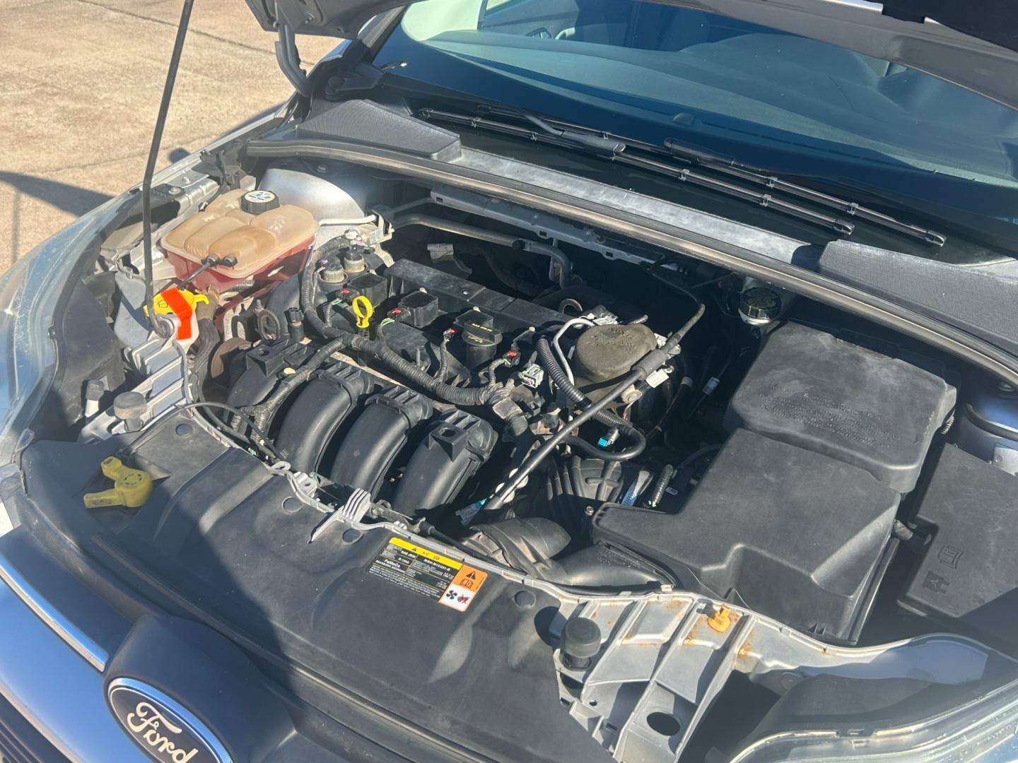 2013 Silver /Gray Ford Focus SEL FWD (1FADP3F2XDL) with an 2.4L engine, AUTOMATIC transmission, located at 17760 Hwy 62, Morris, OK, 74445, (918) 733-4887, 35.609104, -95.877060 - Photo#17